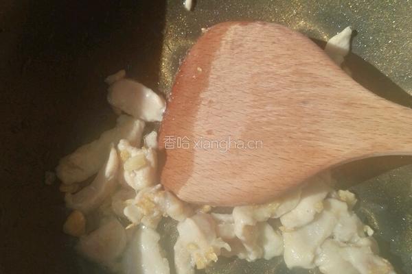 鸡肉炒蘑菇的做法图解2