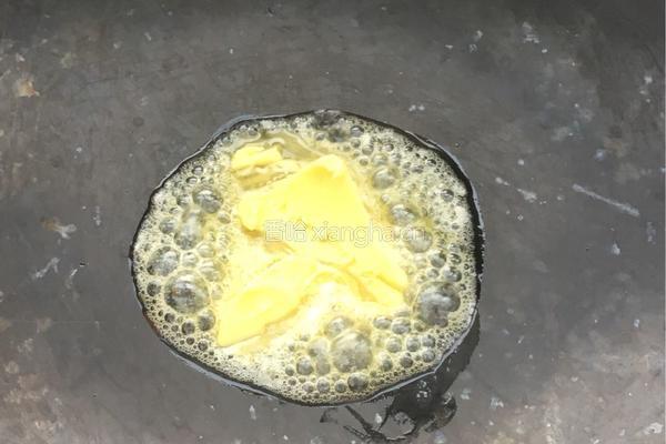 茄汁芝士炒年糕的做法图解2