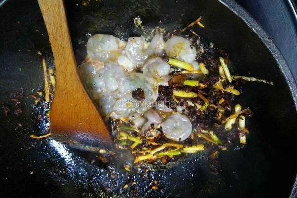 蔬菜香辣虾仁的做法图解8