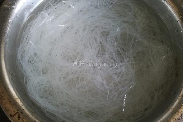 白菜粉丝的做法图解1