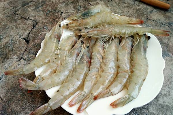 芹香干锅香辣虾的做法图解1