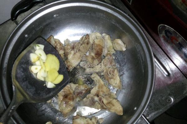 土豆炖排骨的做法图解3