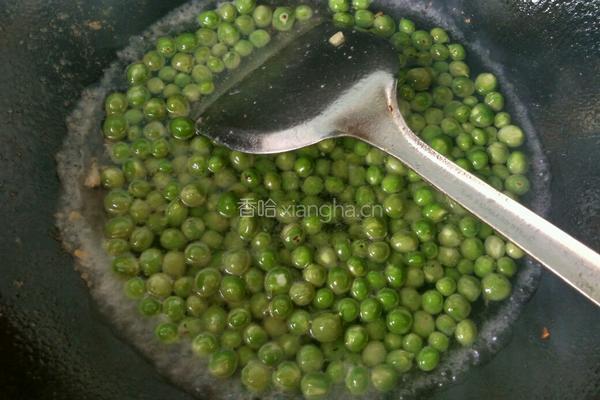 豌豆炒鸡丁的做法图解9