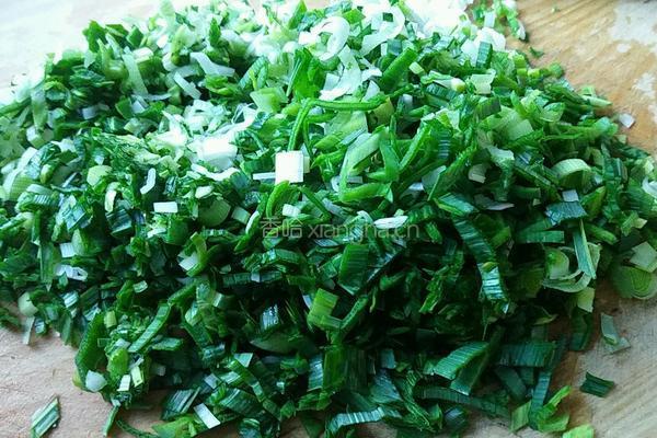 香菇猪肉饺子的做法图解1
