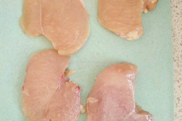 家常煎鸡胸肉的做法图解1