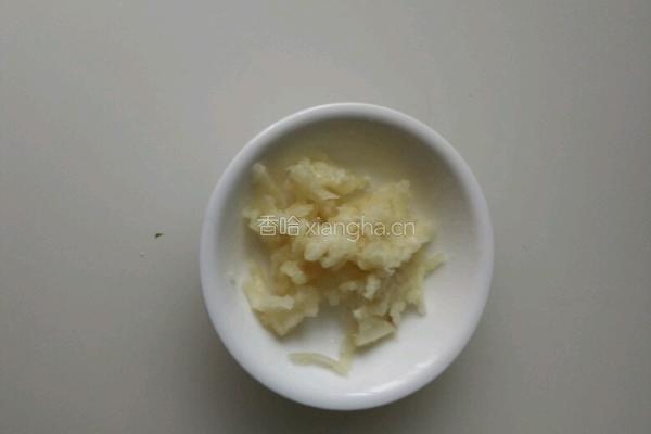蒜泥黄瓜片的做法图解2