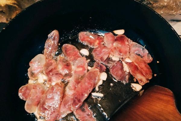 懒人腊肠土豆胡萝卜闷饭的做法图解3