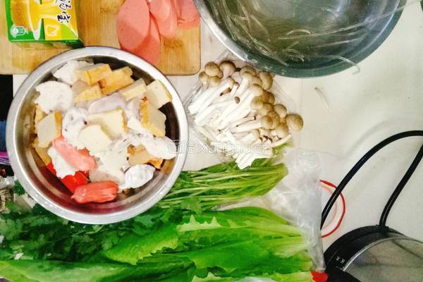 砂锅土豆粉的做法图解1