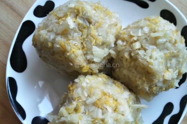 家常猪肉酸菜馅包子的做法图解3