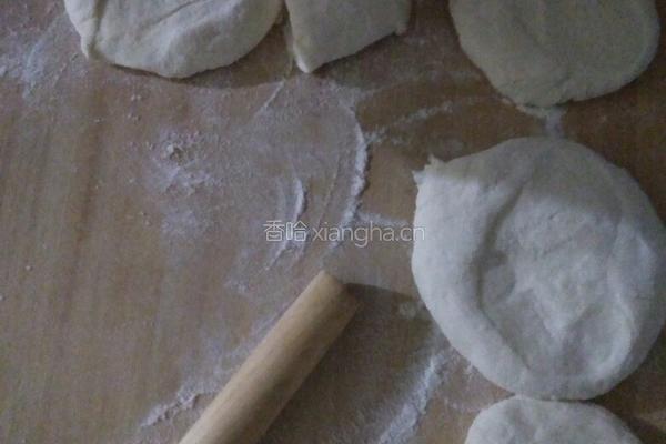 家常猪肉酸菜馅包子的做法图解5