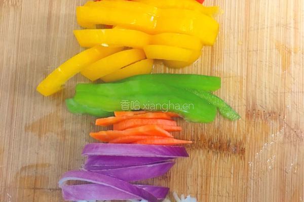 三椒炒冷面的做法图解2
