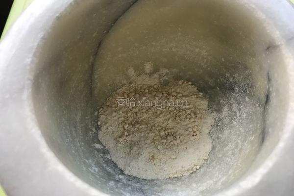 川贝冰糖炖银耳雪梨汤的做法图解4