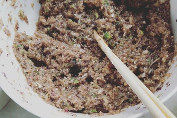 羊肉馅饺子的做法图解2
