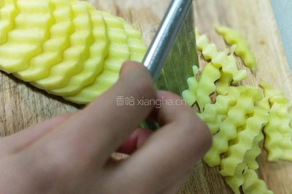 炸土豆花的做法图解2
