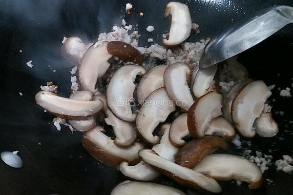 青菜香菇玉米面条的做法图解6