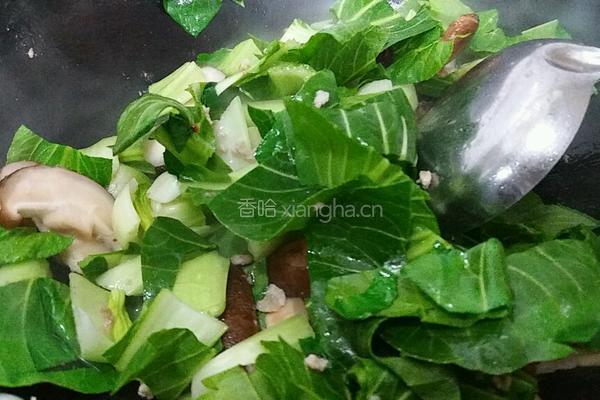 青菜香菇玉米面条的做法图解7