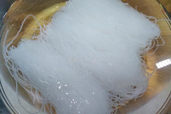 鱼露虾仁粉丝的做法图解1