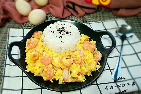 滑蛋虾仁饭的做法图解10