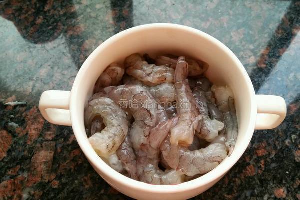 滑蛋虾仁饭的做法图解1