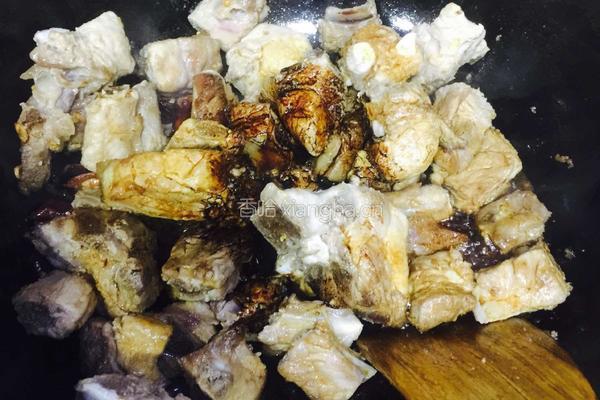 排骨土豆炖豆角的做法图解4