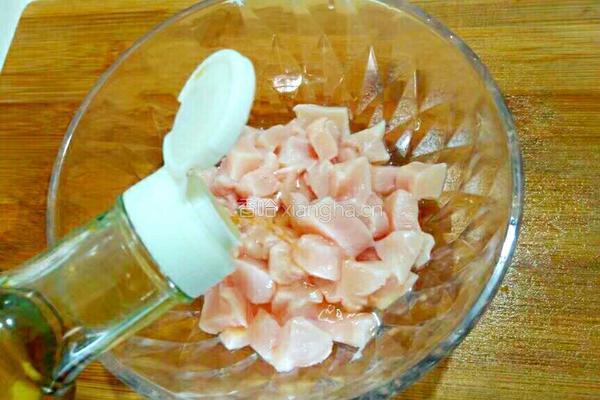 杏鲍菇炒鸡丁的做法图解12