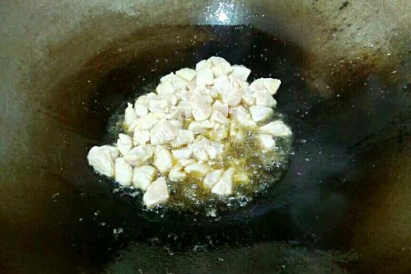 杏鲍菇炒鸡丁的做法图解15