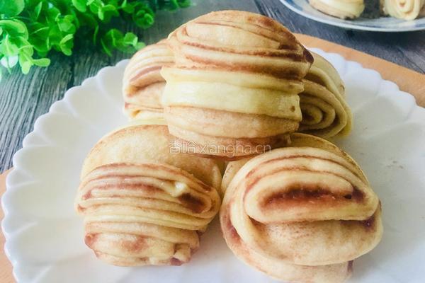 豆沙花卷的做法图解1