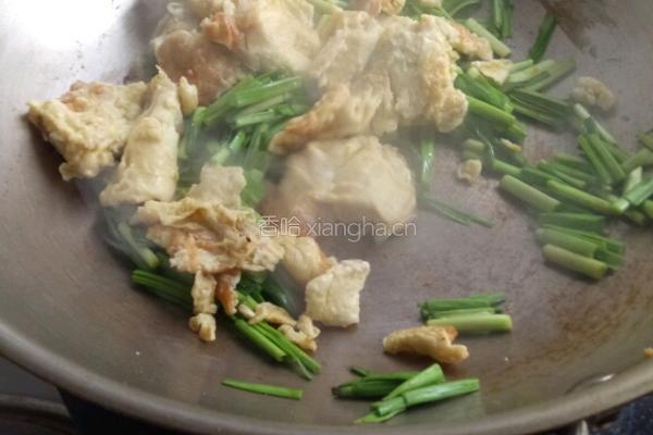 蒜苗炒鸡蛋的做法图解4