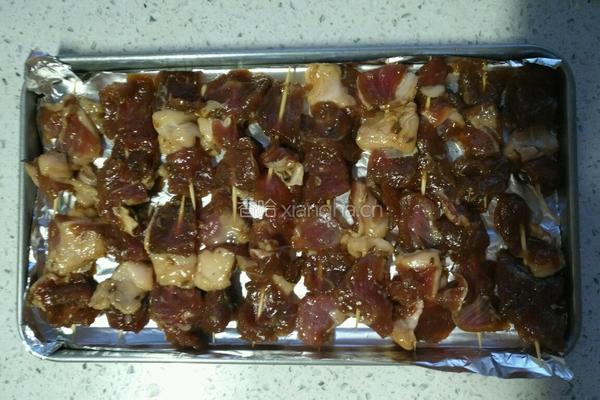 烤牙签羊肉串的做法图解3