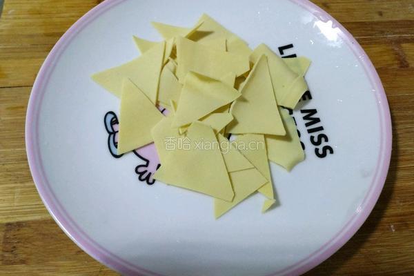 白菜炒干豆腐的做法图解2