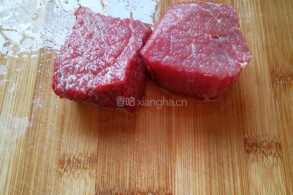 牛肉荷兰豆苗汤的做法图解2