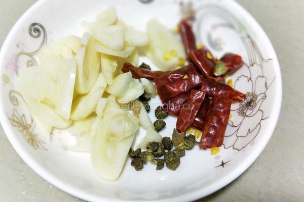 香肠炒棒菜 的做法图解5