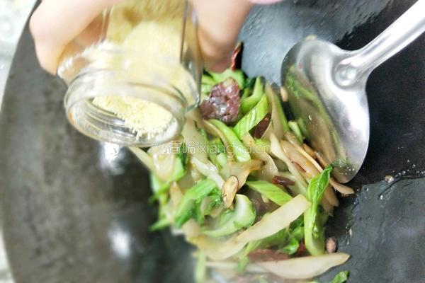 香肠炒棒菜 的做法图解10