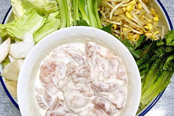 鲁菜大师蒋家常菜香辣水煮肉片的做法图解2