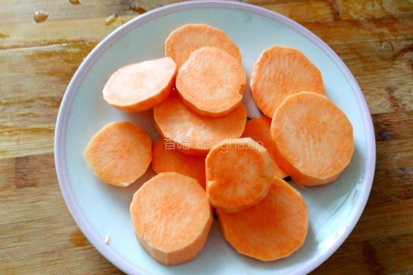 黑芝麻红薯发面饼的做法图解1