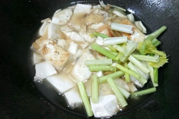 芹菜豆腐的做法图解5