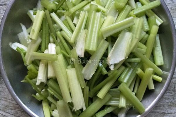 家常芹菜炒肉片的做法图解1