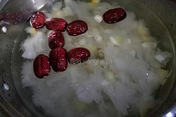 莲子银耳羹的做法图解6