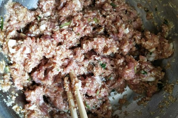 圆白菜肉馅饺子的做法图解5