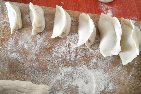 圆白菜肉馅饺子的做法图解8