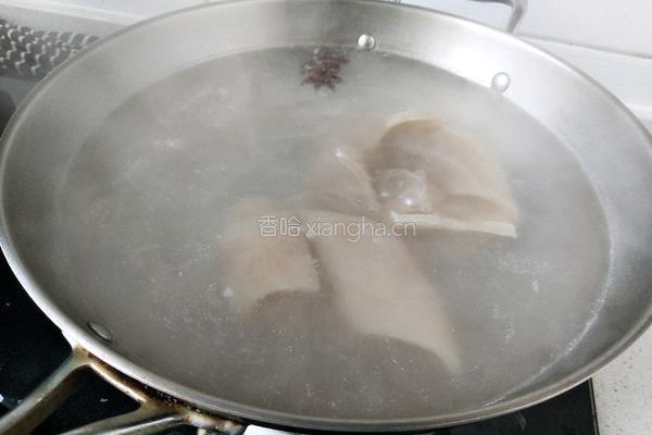高压锅蒸猪皮冻的做法图解1