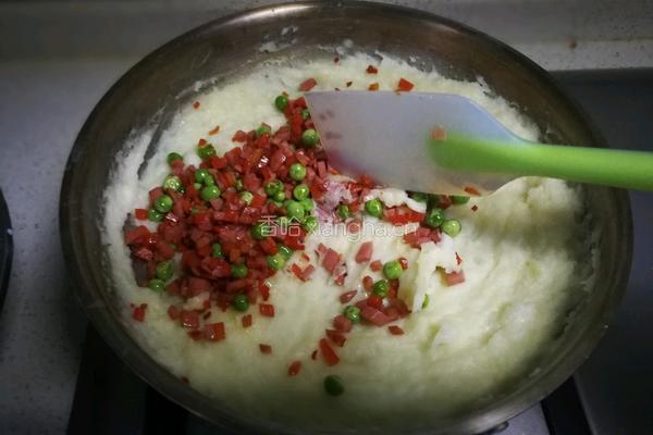 五彩奶香土豆泥的做法图解7