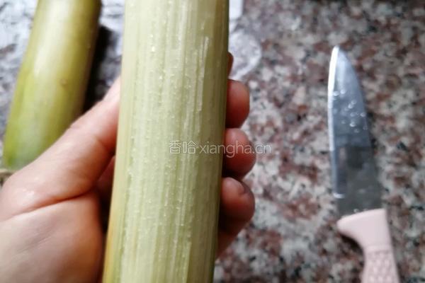 马蹄甘庶冰糖水的做法图解2
