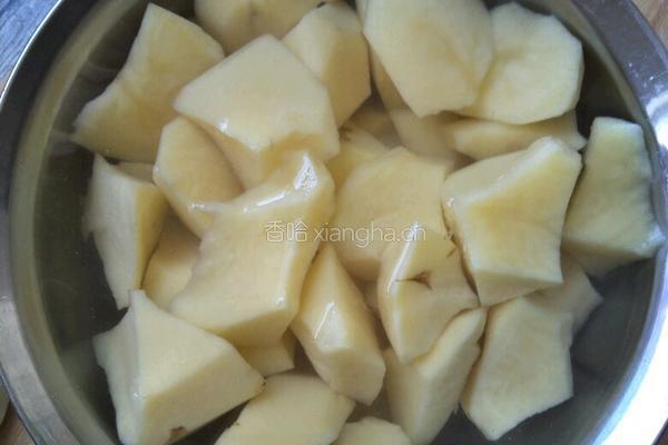 家常排骨炖豆角土豆的做法图解2