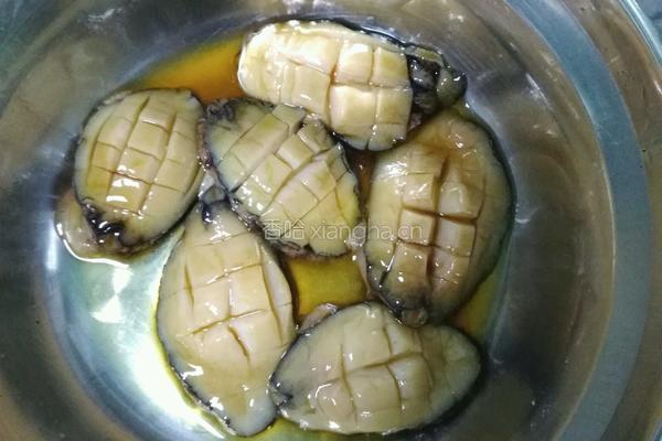 蒜香鲍鱼的做法图解1