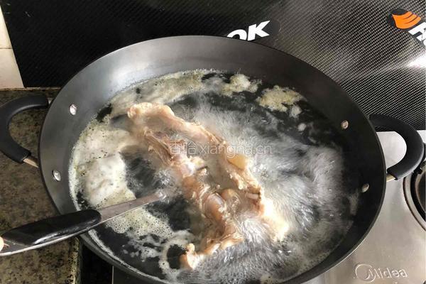 牛骨筋煲黄豆的做法图解1