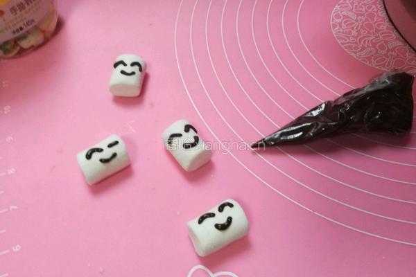 迷糊娃娃的零食世界生日蛋糕的做法图解2