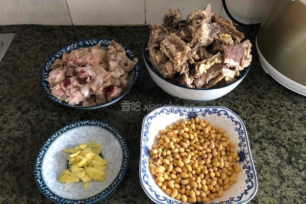 牛骨筋煲黄豆的做法图解4
