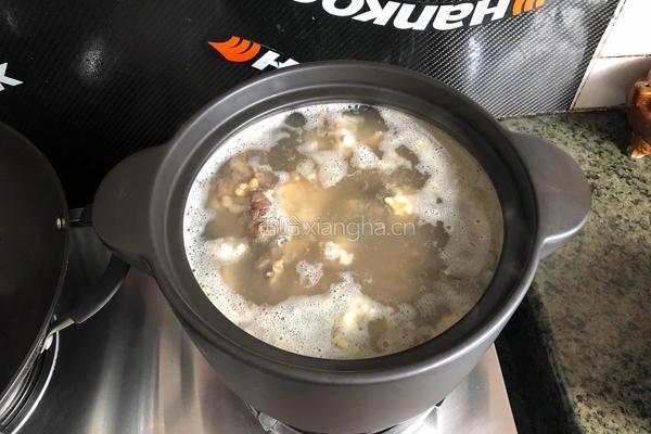 牛骨筋煲黄豆的做法图解8