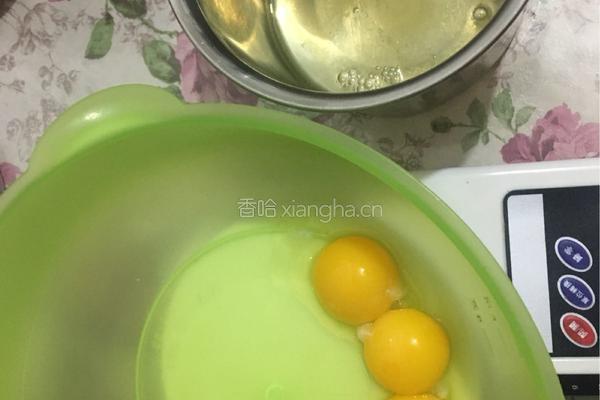 红丝绒蛋糕卷的做法图解1